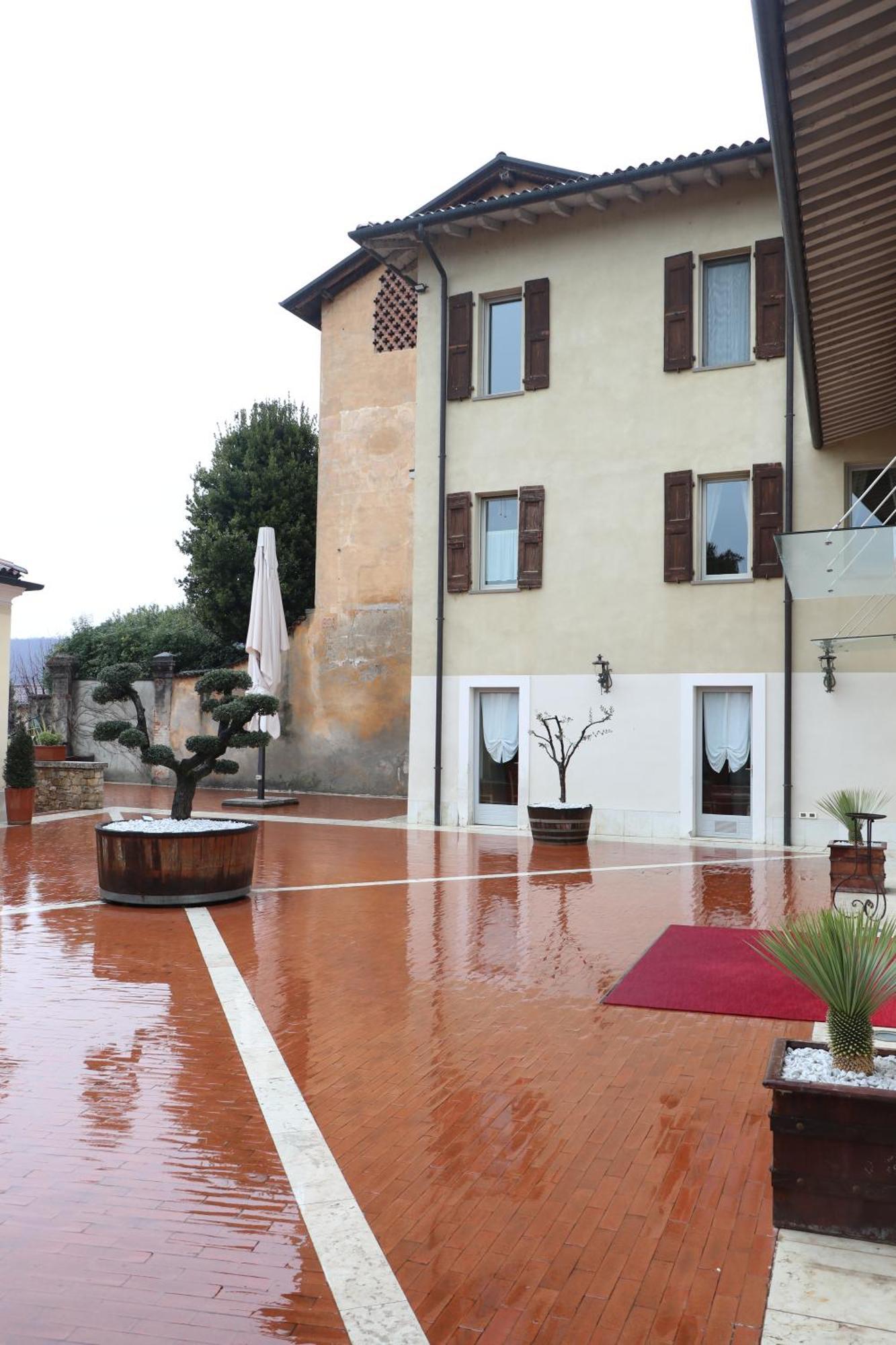 Borgo Santa Giulia Villa Corte Franca Exterior photo