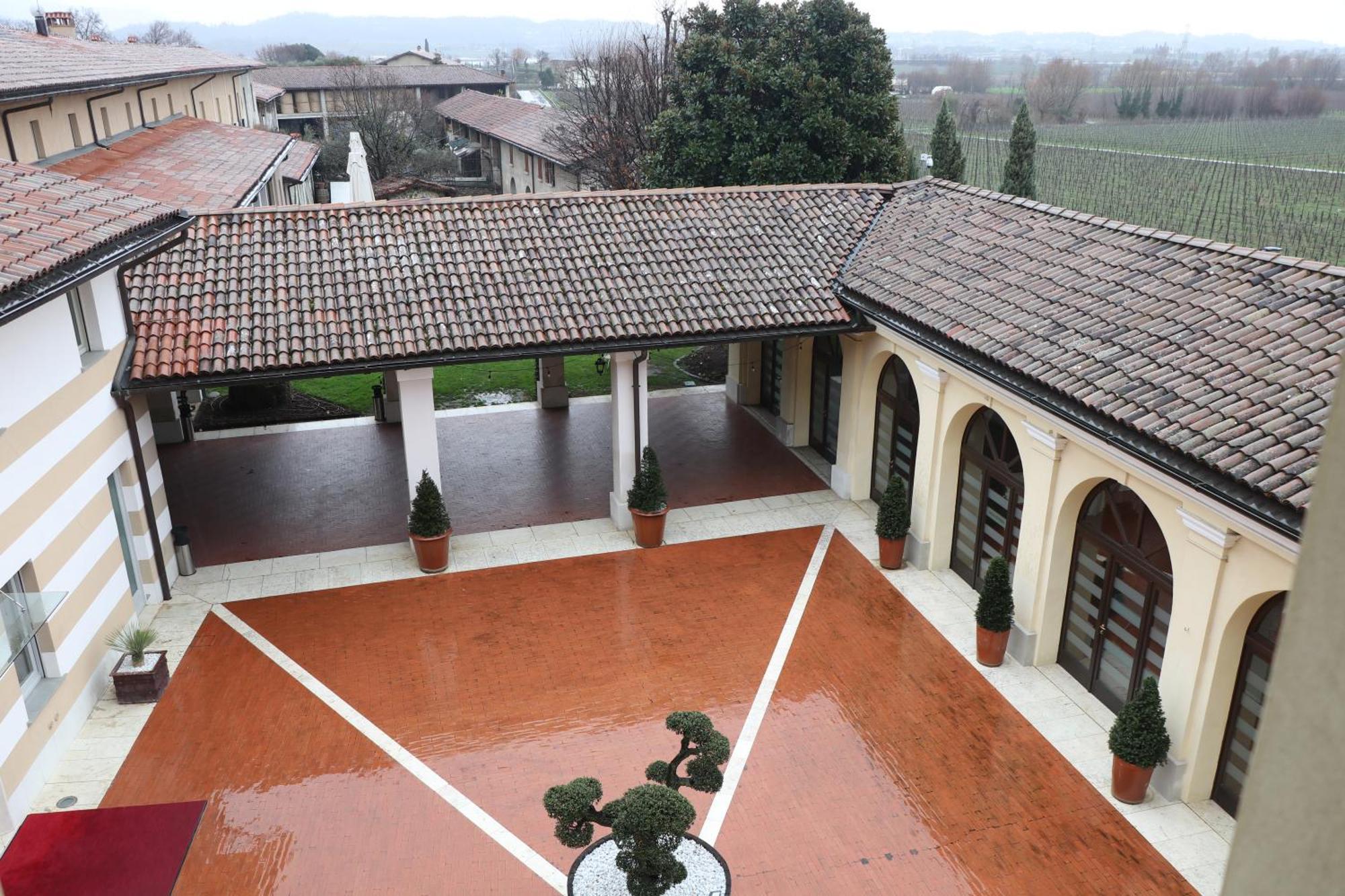 Borgo Santa Giulia Villa Corte Franca Exterior photo